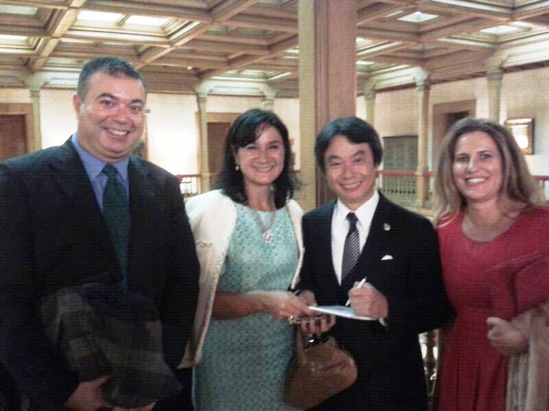Marta Eva Garcia Gonzalez y Jose Carlos Bances con Shigeru Miyamoto